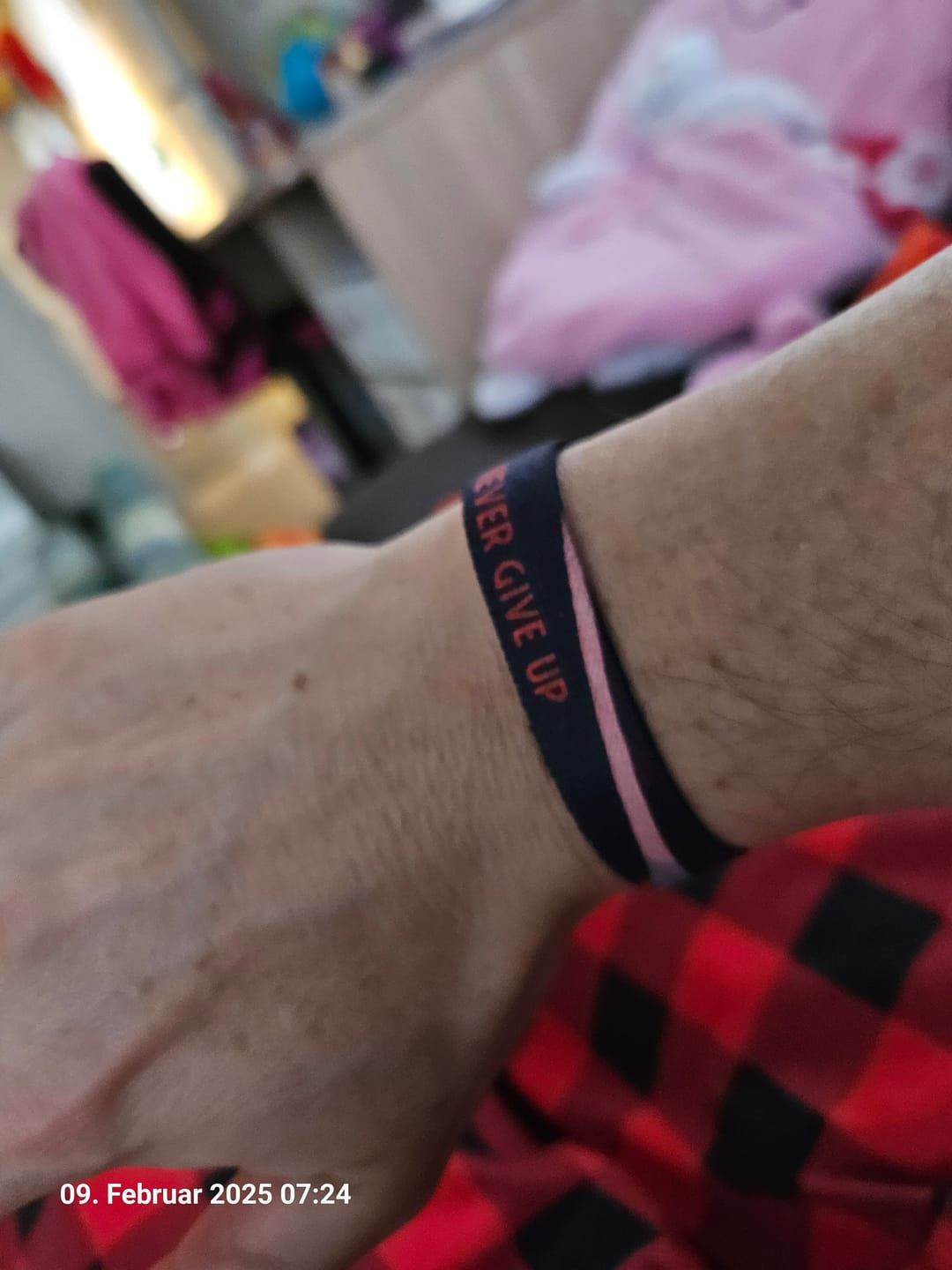 Customer photo review of Never Give Up - Elastisches Armband