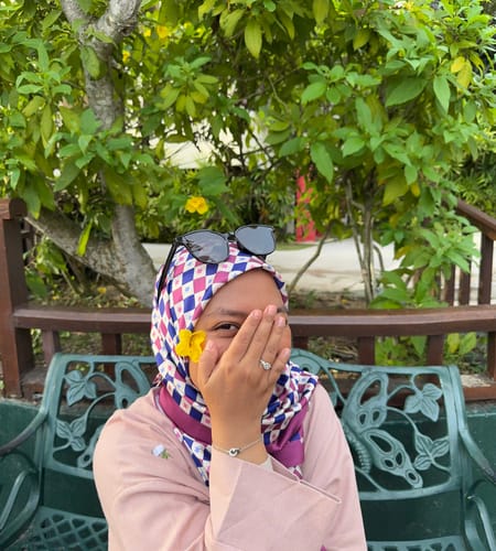 Customer photo review of Monogram Square (Berry)