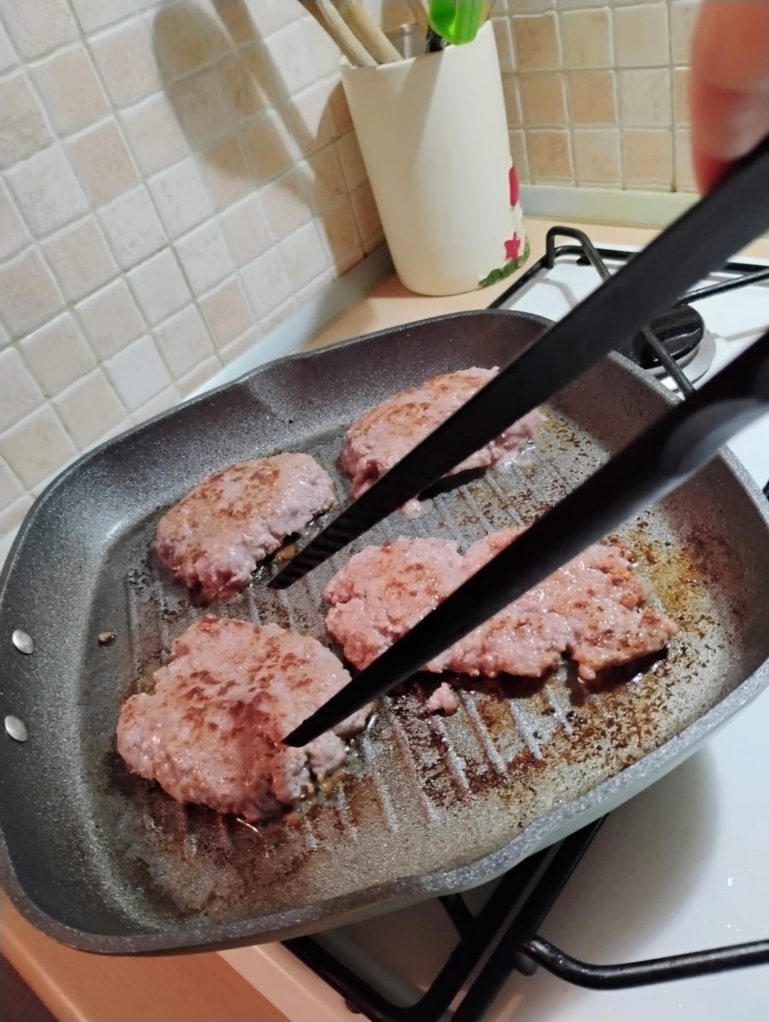 Customer photo review of Pinza da cucina per pentole antiaderenti, 100% nylon riciclabile [BLACK]