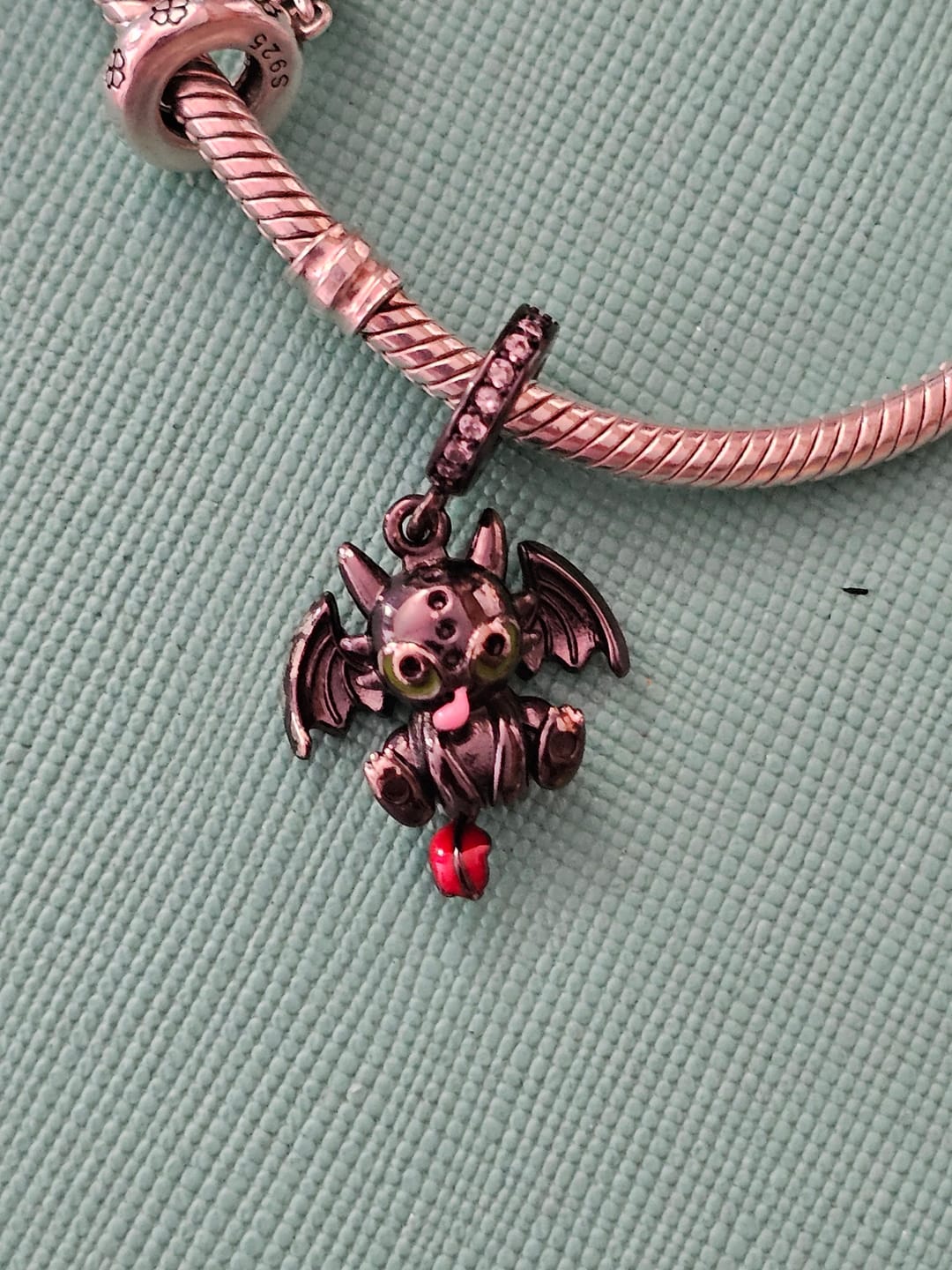 Customer photo review of Charm Chimuelo Negro