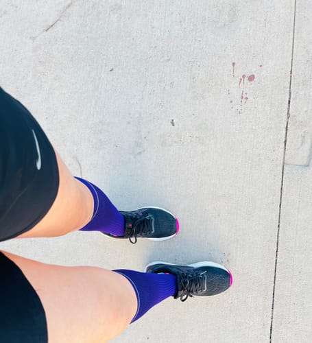 Customer photo review of Calcetin Runner de Compresion EVOLUTION Purple