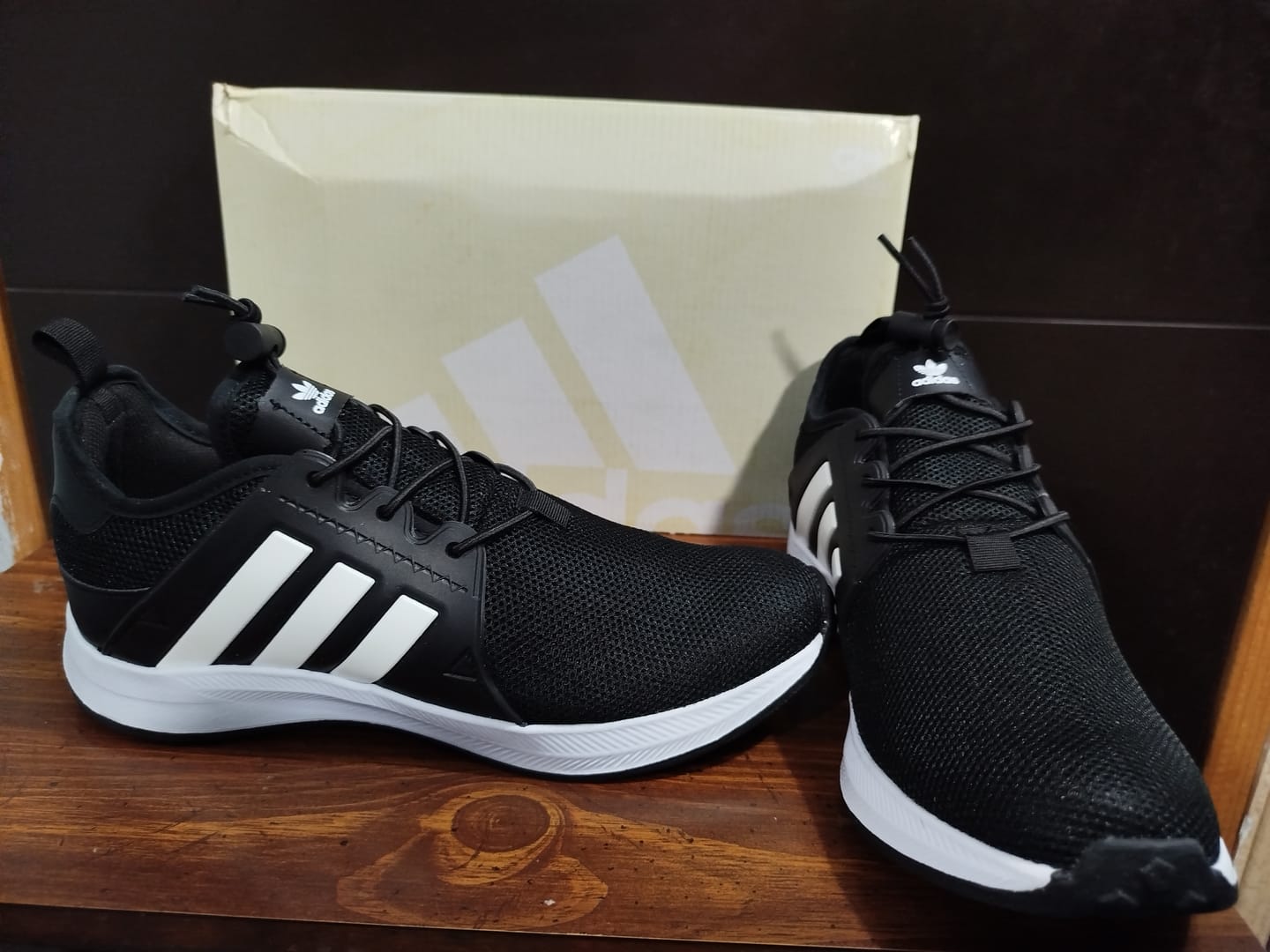 Customer photo review of Tenis 018 Negro Blanco