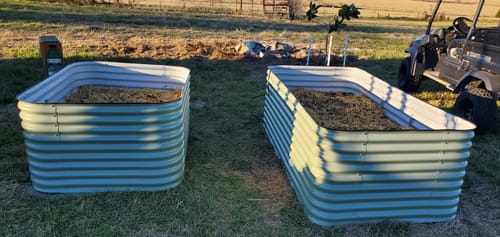 Customer photo review of 29” Tall Birdies Large Modular Raised Garden Bed