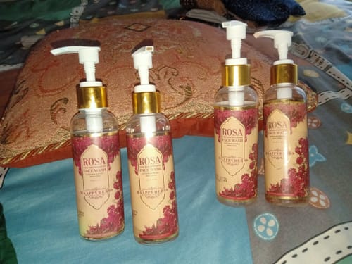 Customer photo review of Rosa The Brightening Facewash