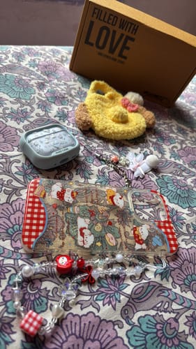 Customer photo review of Crochet Bag Style Airpod Case