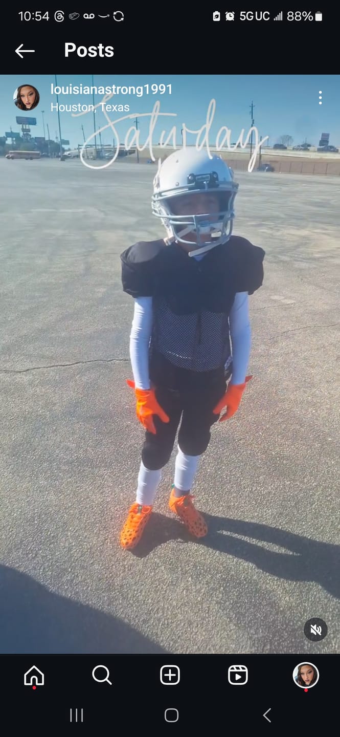 Customer photo review of Phenom Elite VPS5 Youth Football Gloves - Team Colors