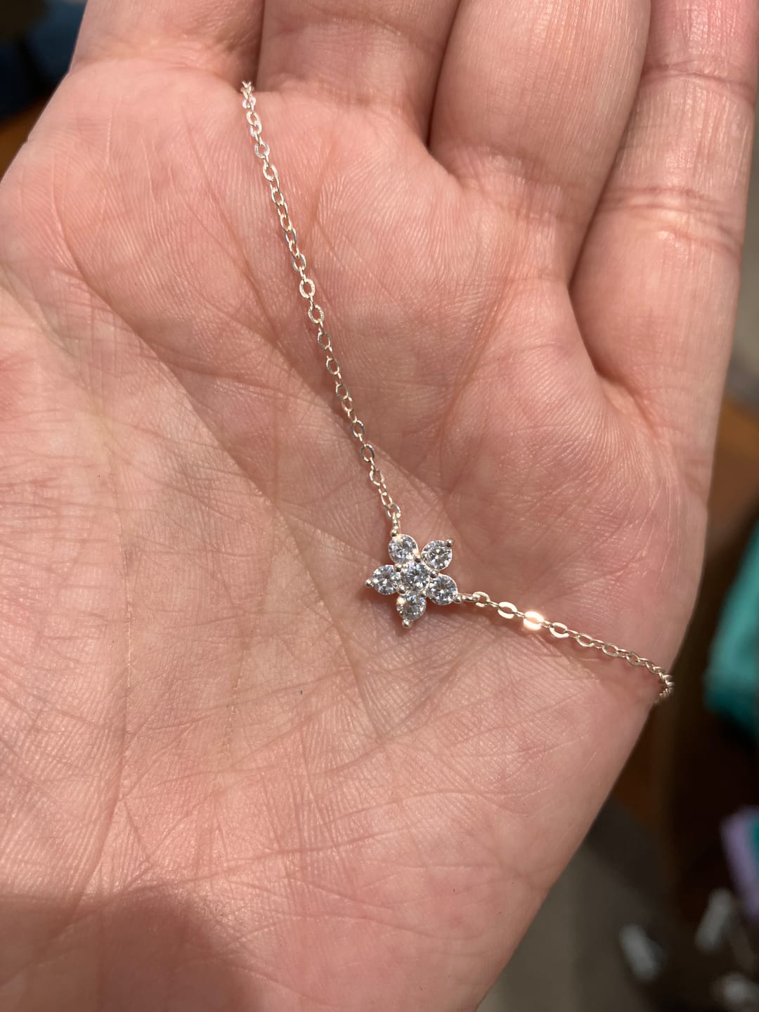Customer photo review of COLLAR FLOR PLATA