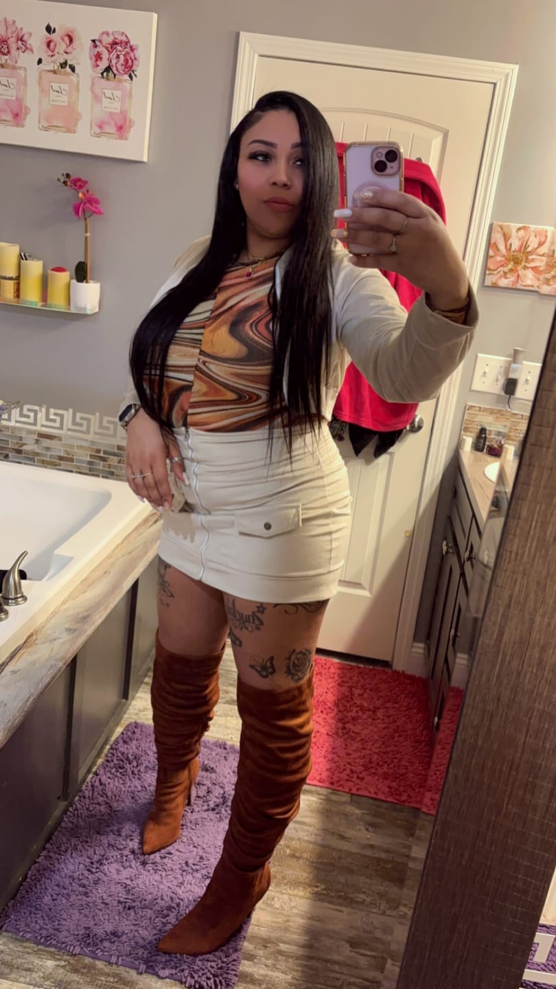Customer photo review of JYZ Tape In Hair Extensions Natural Black Real Human Hair Extensions Seamless Straight Tape In Human Hair Extensions 2.5g/piece