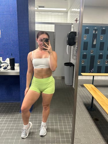 Customer photo review of W148 Curve hourglass Shorts 5"