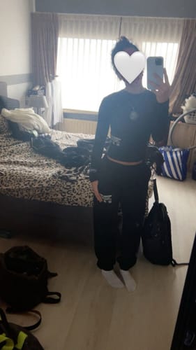Customer photo review of LABEL LONGSLEEVE TOP BLACK