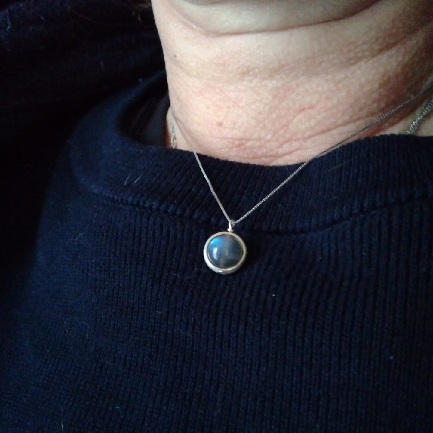Customer photo review of Pendentif "Perle Fine" en Labradorite