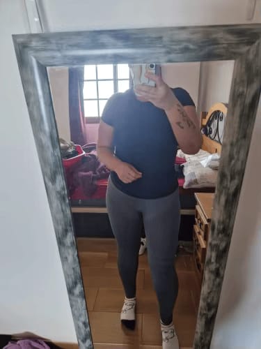 Customer photo review of Define Body Leggings