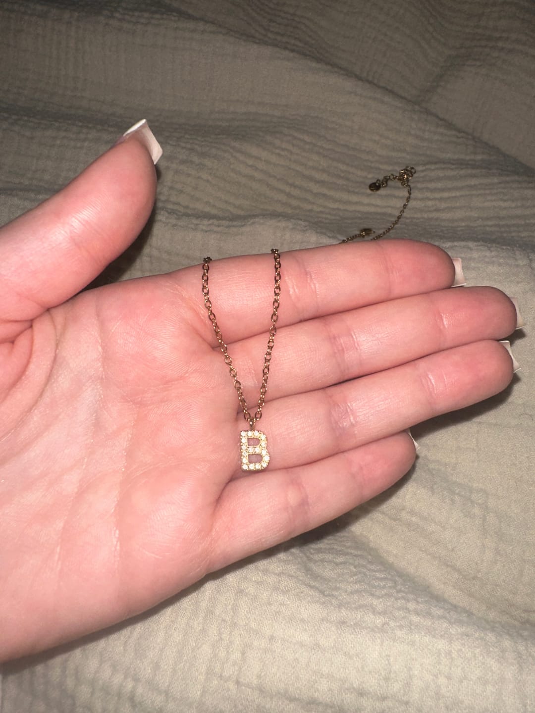 Customer photo review of Filigran Letter Halskette | 18K vergoldet