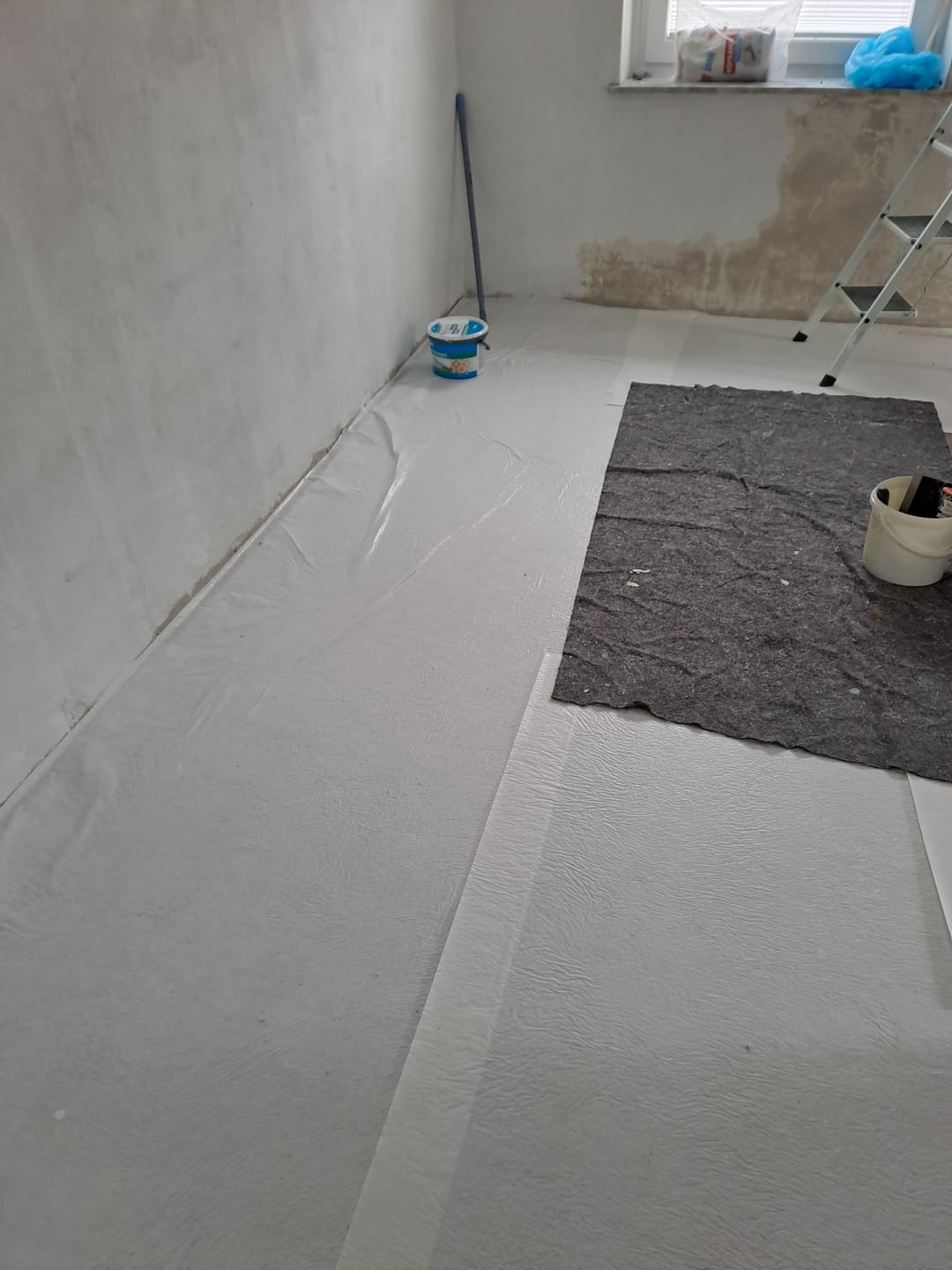 Customer photo review of Selbstklebendes Abdeckvlies 120 g/m² – Zuverlässiger Schutz für Böden & Oberflächen