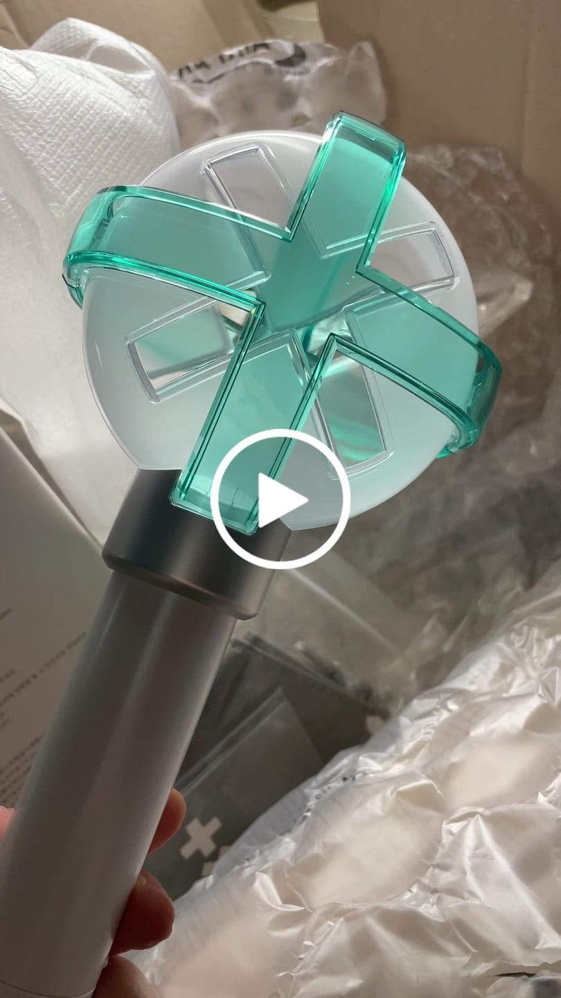 Customer video review of TXT - OFFICIAL LIGHT STICK VER.2