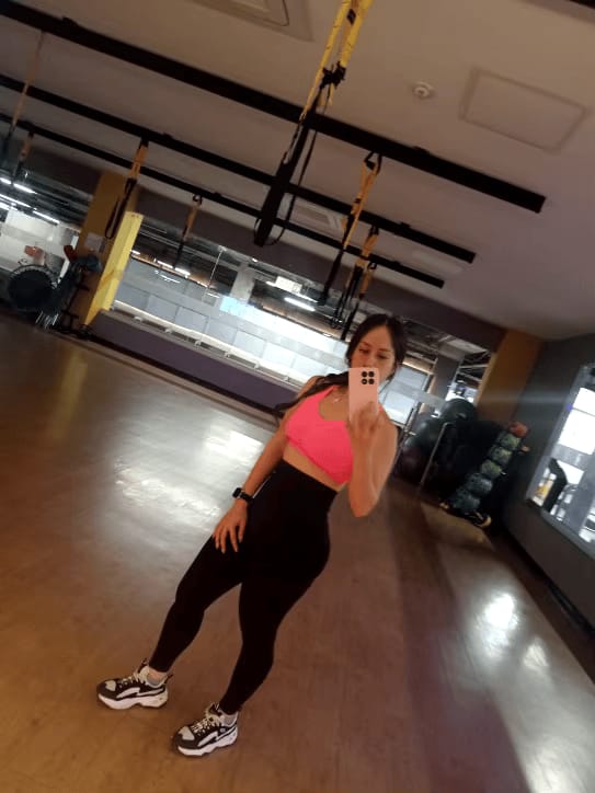 Customer photo review of Define Body Leggings