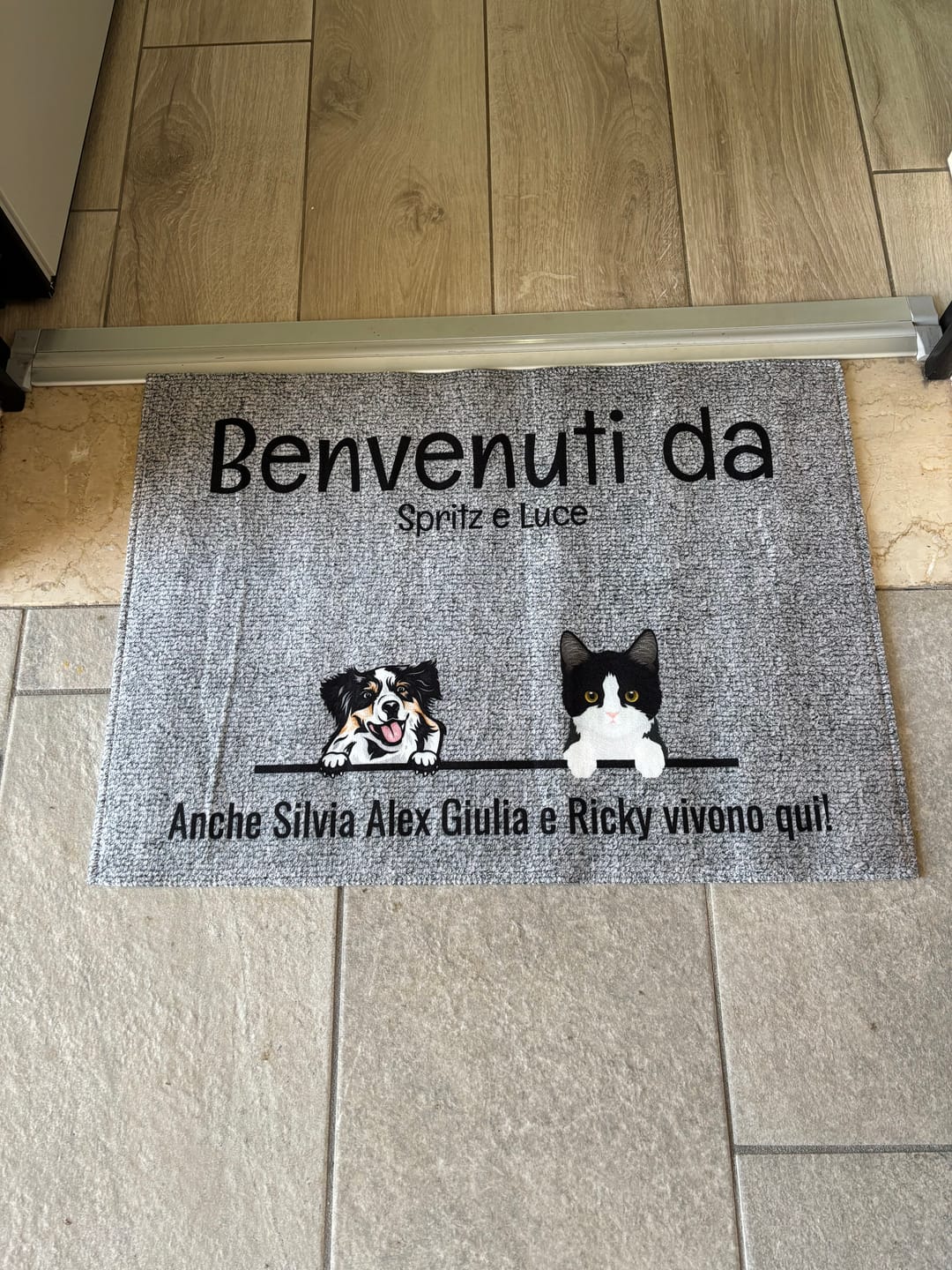 Customer photo review of Tutti i miei amici pelosi - Zerbino personalizzato