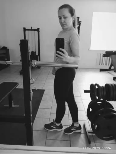 Customer photo review of Define Body Leggings