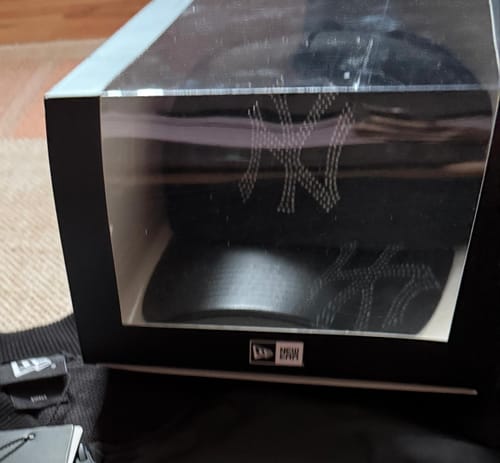 Customer photo review of New Era Gift Box
