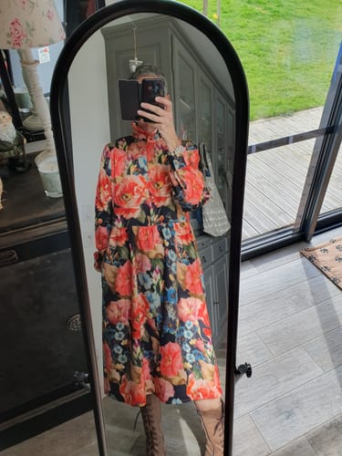 Customer photo review of Robe Pomme - longueur midi - sergé de viscose - fleurs de minuit