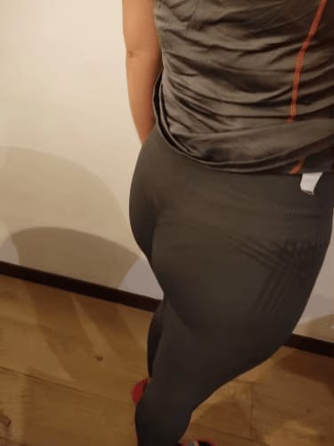 Customer photo review of Define Body Leggings