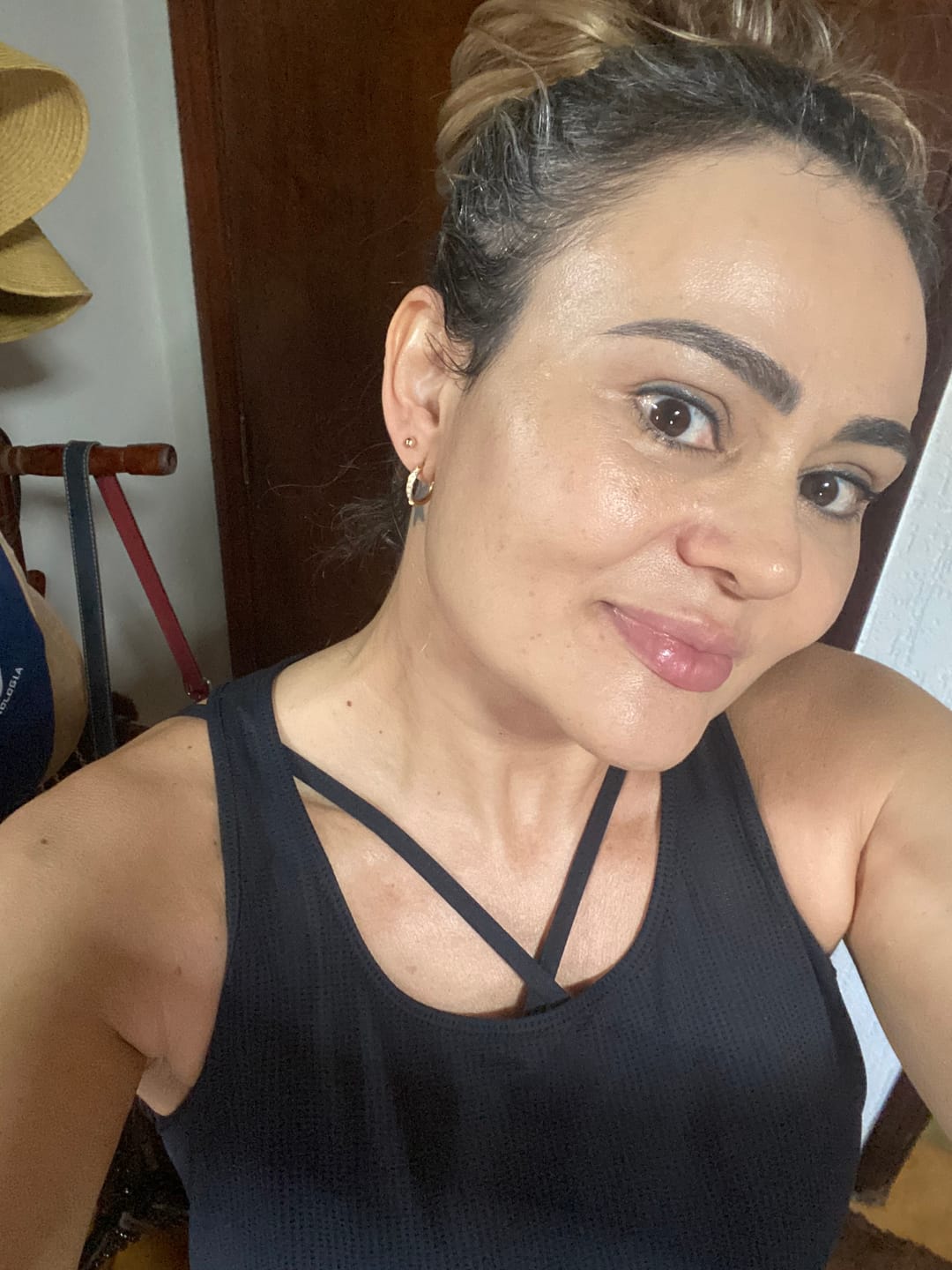Customer photo review of Brinco de Argola Arielle Banhado em Ouro 18K