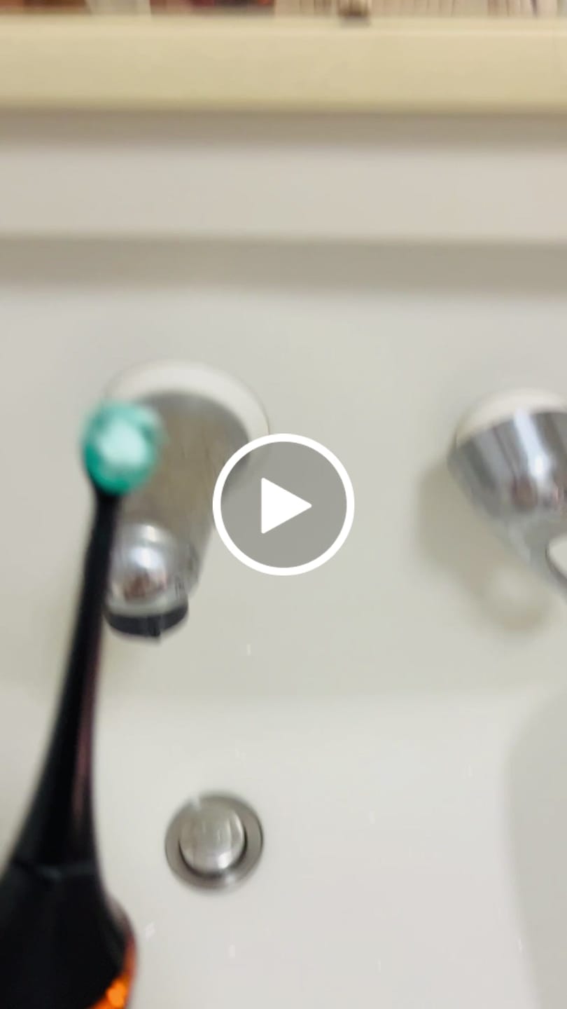 Customer video review of 【 予約注文限定 20%OFF / 6月中旬お届け予定 】水流音波歯ブラシ Water Sonic ウォーターソニック フルセット