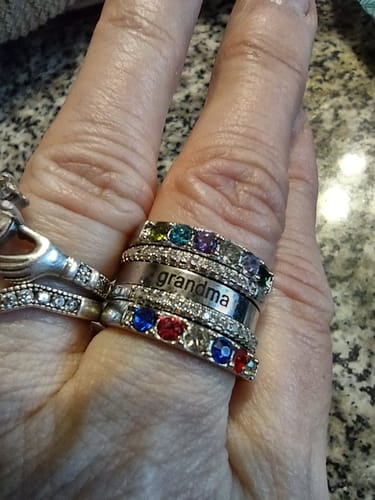 Customer photo review of For Grandmother-Custom With Grandkids' Birthstones Grandma's Ring