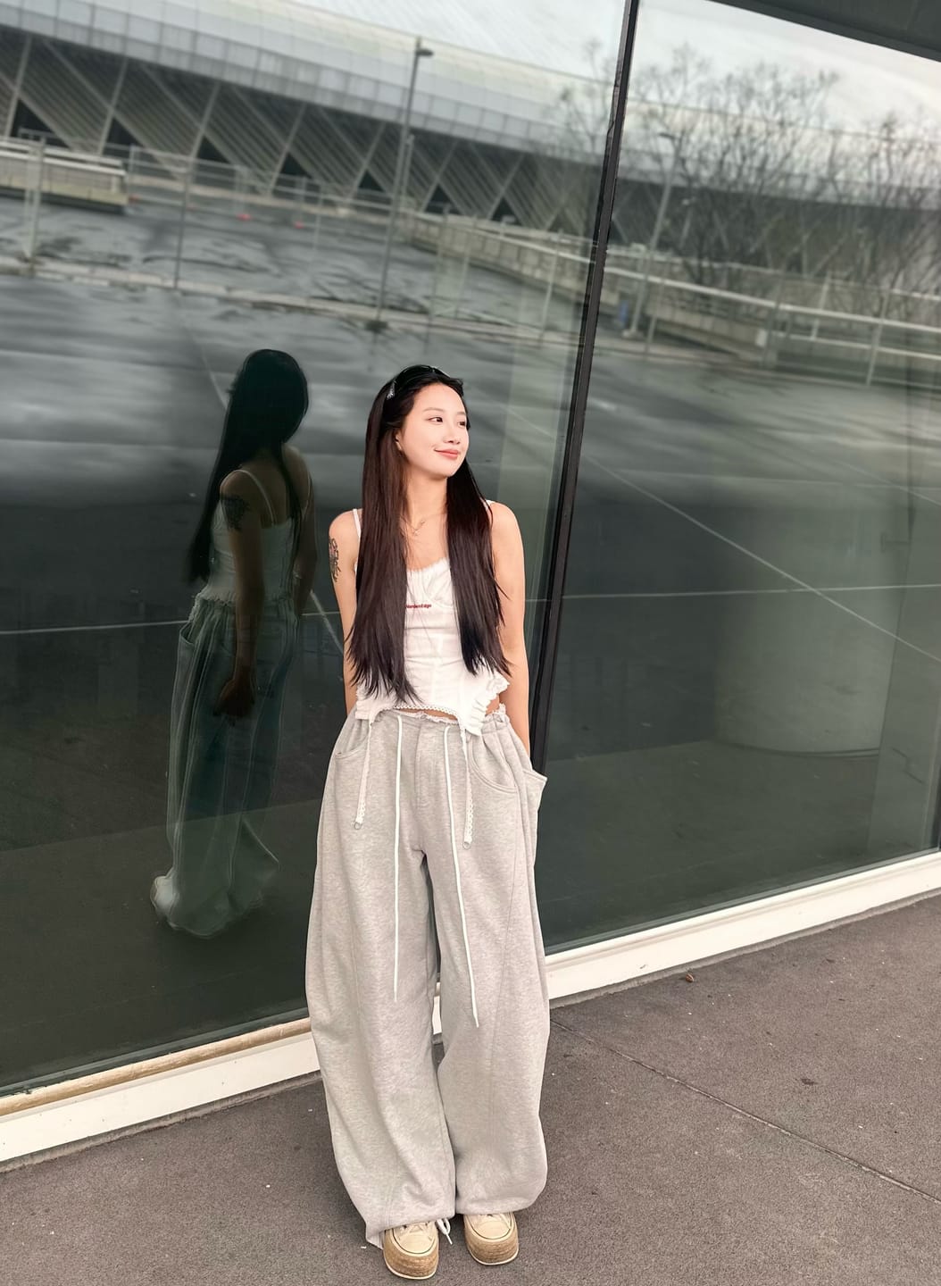 Customer photo review of WARDEN EDGE Drawstring Casual Wide-Leg Sweatpants
