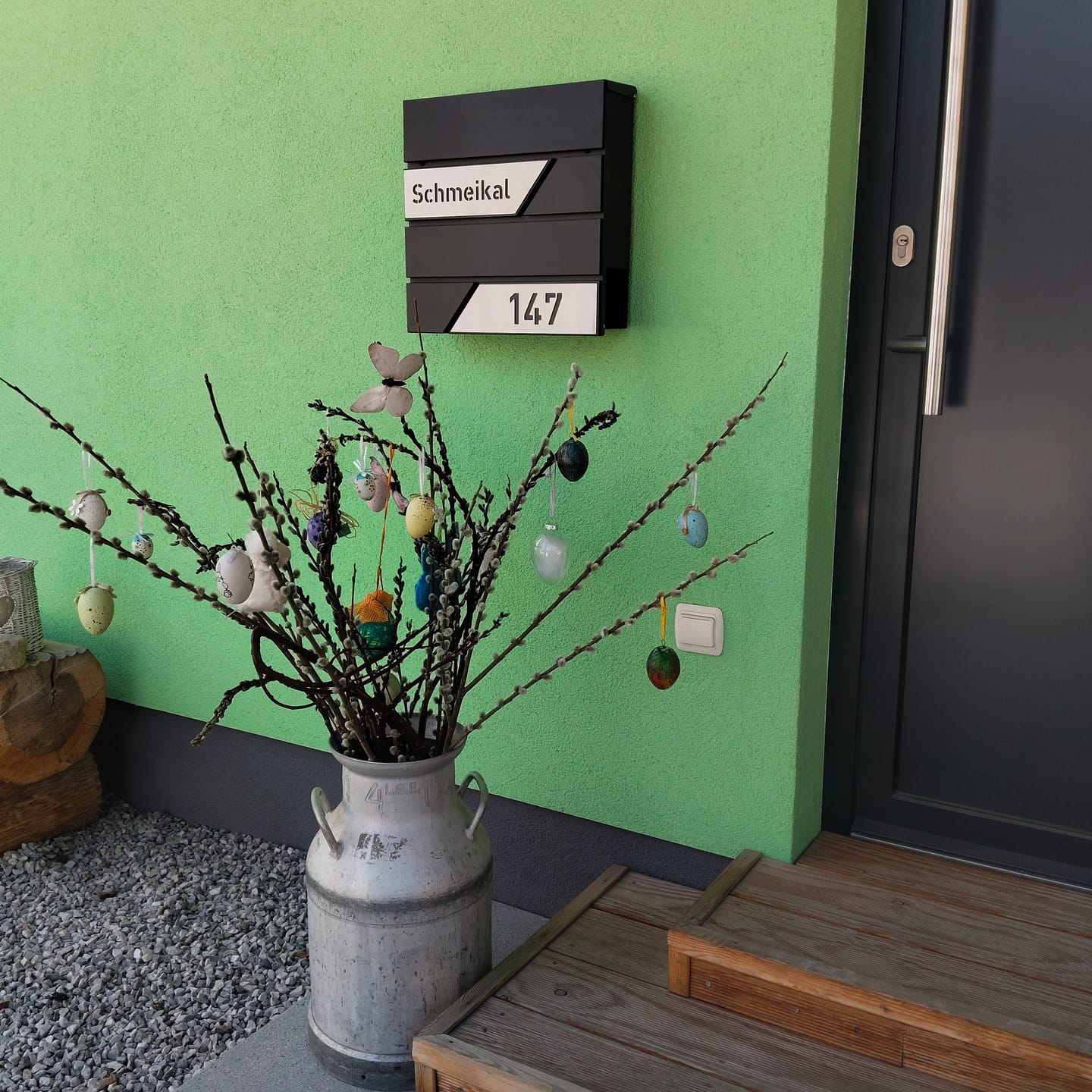 Customer photo review of AlbersDesign Briefkasten B1 anthrazit (RAL7016) personalisiert mit Edelstahl-Schildern