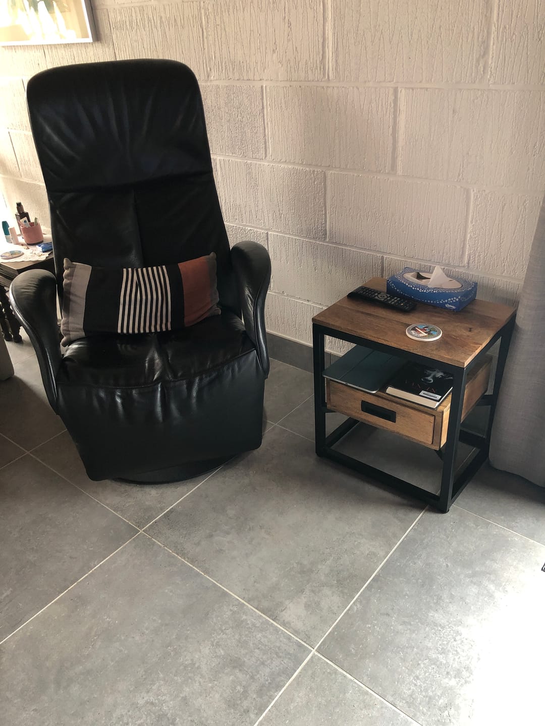 Customer photo review of Bijzettafel / Nachtkastje Industrieel Design | Mangohout en Staal | 45x35x50