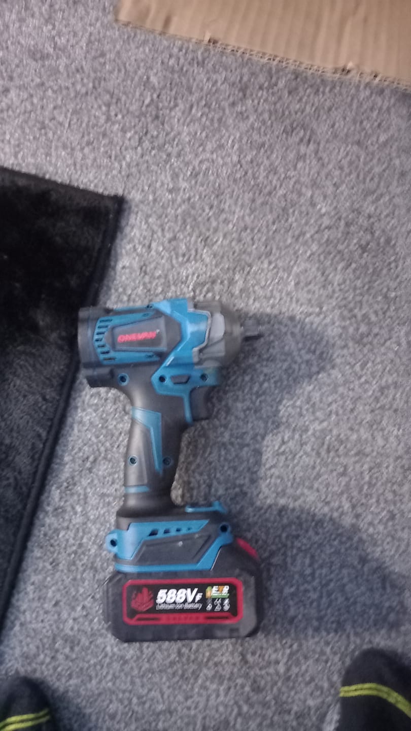 Customer photo review of ONEVAN 1/2" 1200N·m Brushless Cordless Impact Wrench | For Makita 18V Battery