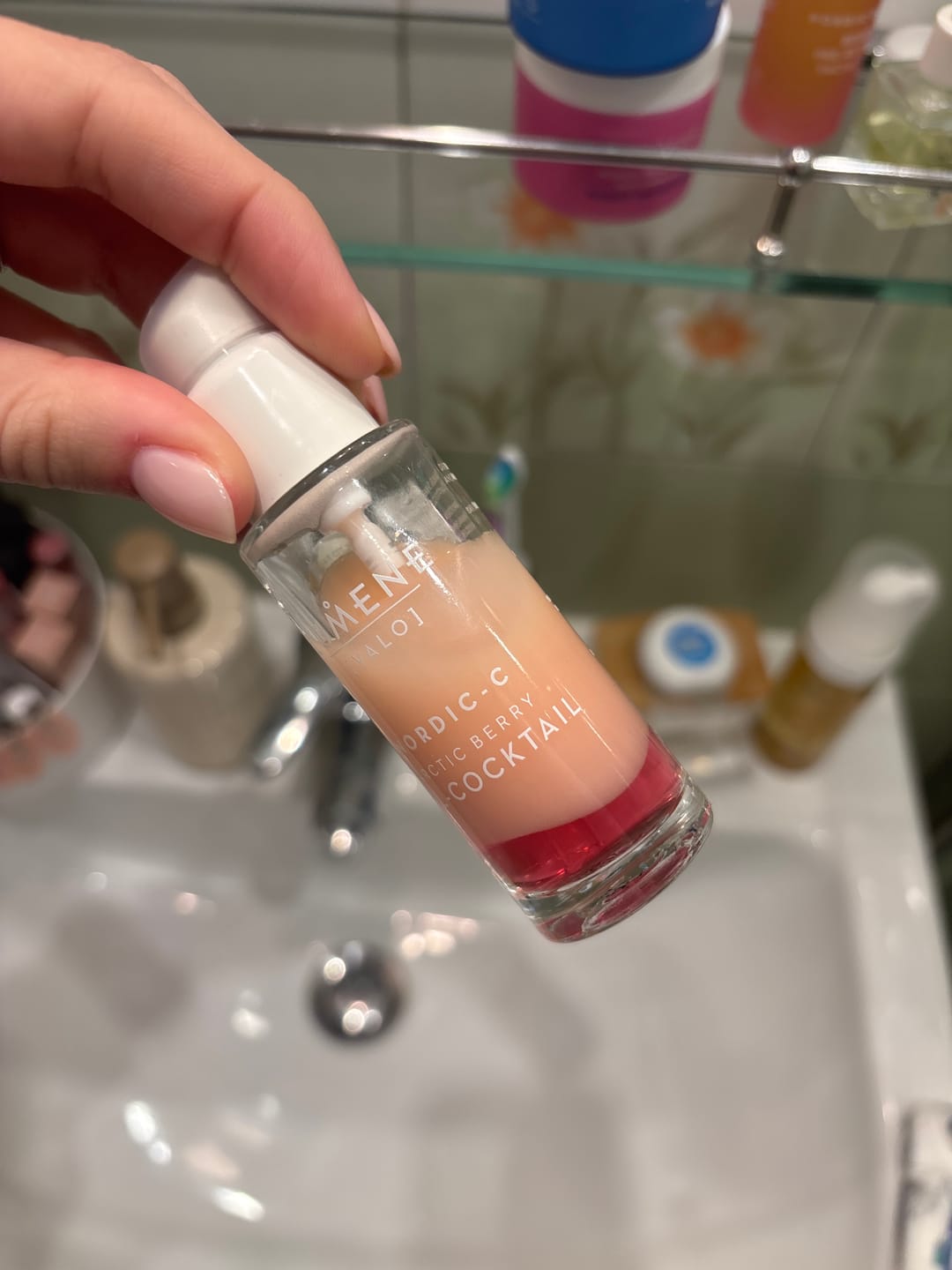 Customer photo review of Серум-Коктейл с витамин С за блясък и сияние за суха и нормална кожа Lumene NORDIC-C Valo