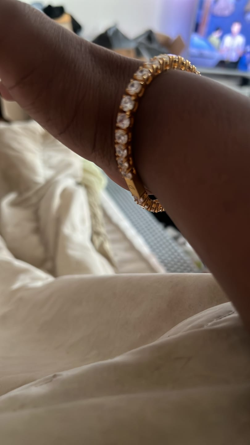 Customer photo review of TENNISBOY BRACELET. - 5MM 18K GOLD