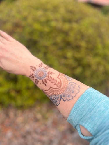 Customer photo review of Raj Hengua – Deep Brown Stain Powder ( Lypho / Lyophilized Henna /Jagua Blend).