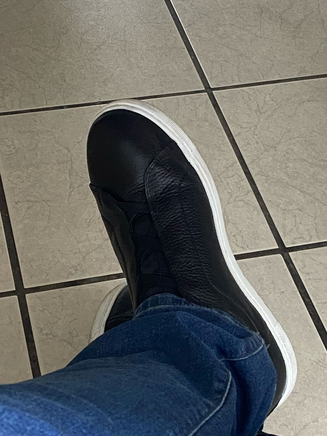Customer photo review of SNEAKER SLIP ON PIEL NEGRO