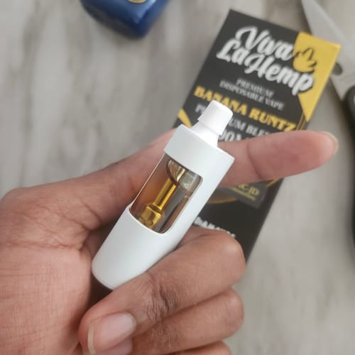 Customer photo review of Viva La Hemp Platinum Blend – Disposable Vapes 3.5ML Banana Runtz – Hybrid
