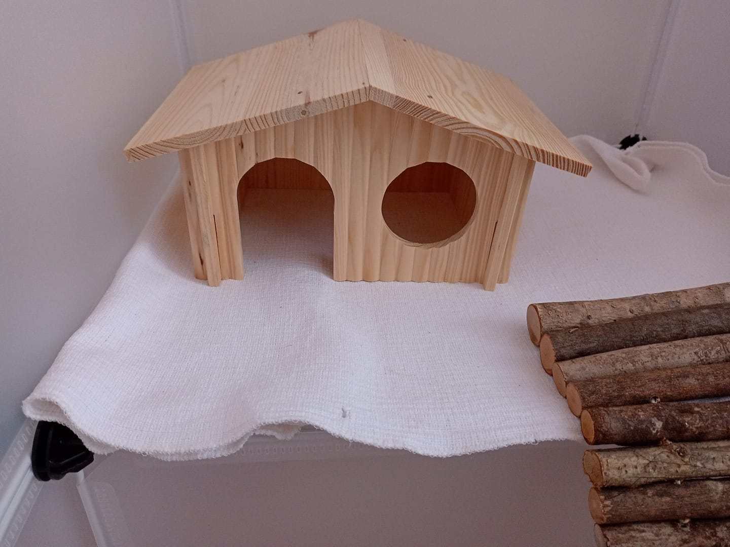 Customer photo review of Rustica Fichte Almhütte Nagerhaus, 28cm