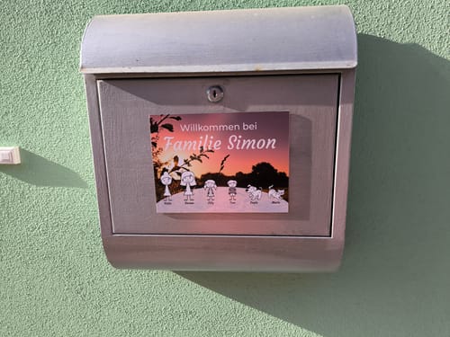 Customer photo review of Familien Türschild (UV- und wetterfest) inkl. Klebebefestigung