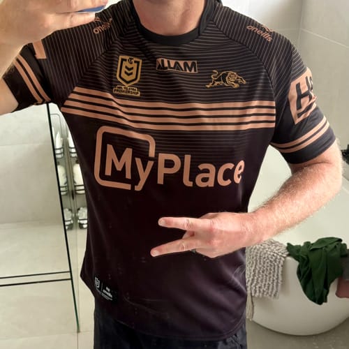 Customer photo review of 2025 Penrith Panthers Vegas Jersey - Adult