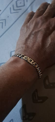 Reseña con foto de un cliente sobre Pulsera Cuban 8mm