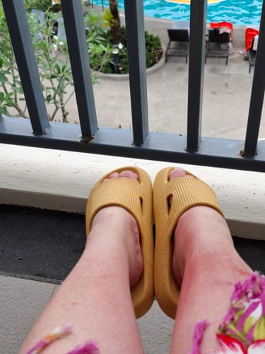 Customer photo review of HappyFlops Kids