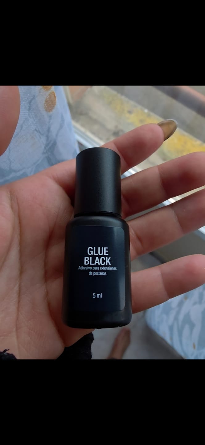 Customer photo review of Glue Black