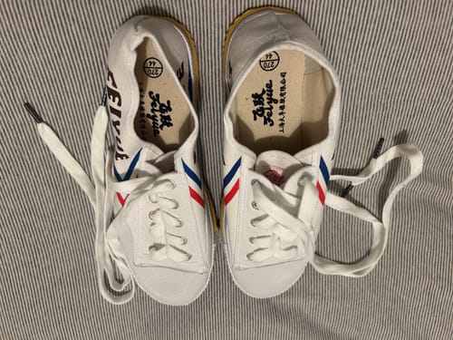 Customer photo review of FEIYUE Low Sneakers