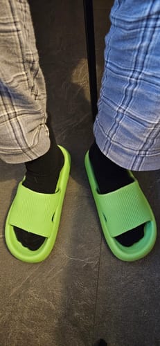 Customer photo review of HappyFlops