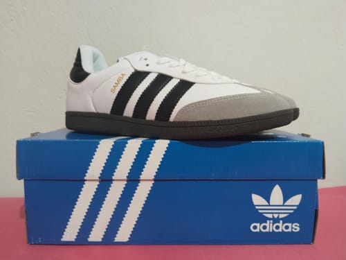 Customer photo review of Tenis Samba Blanco Negro Gris