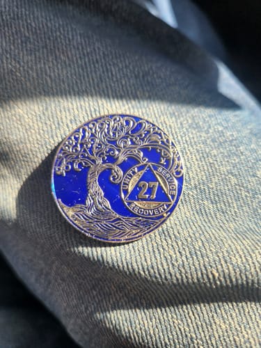 Customer photo review of 27 Year Sobriety Mint Twisted Tree of Life Gold Plated AA Recovery Medallion - Twenty Seven Year Chip/Coin - Blue