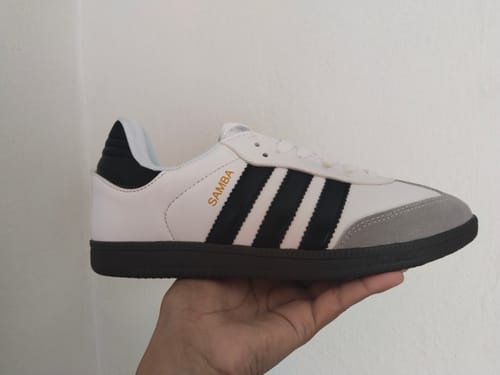 Customer photo review of Tenis Samba Blanco Negro Gris