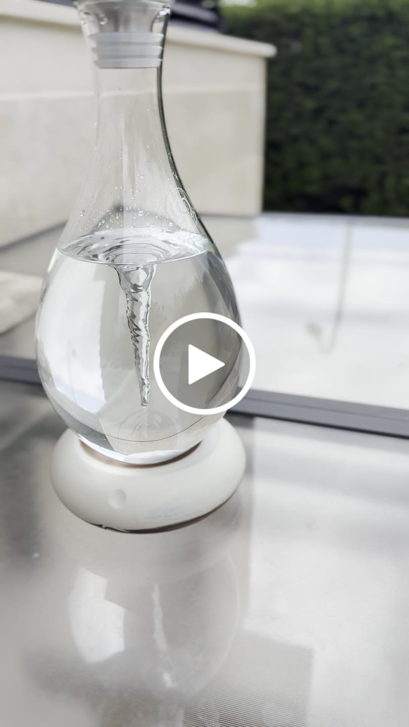 Customer video review of MAYU Swirl Carafe