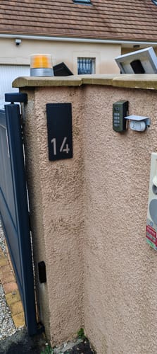 Customer photo review of Numero civico modello Stencil Vertical M2